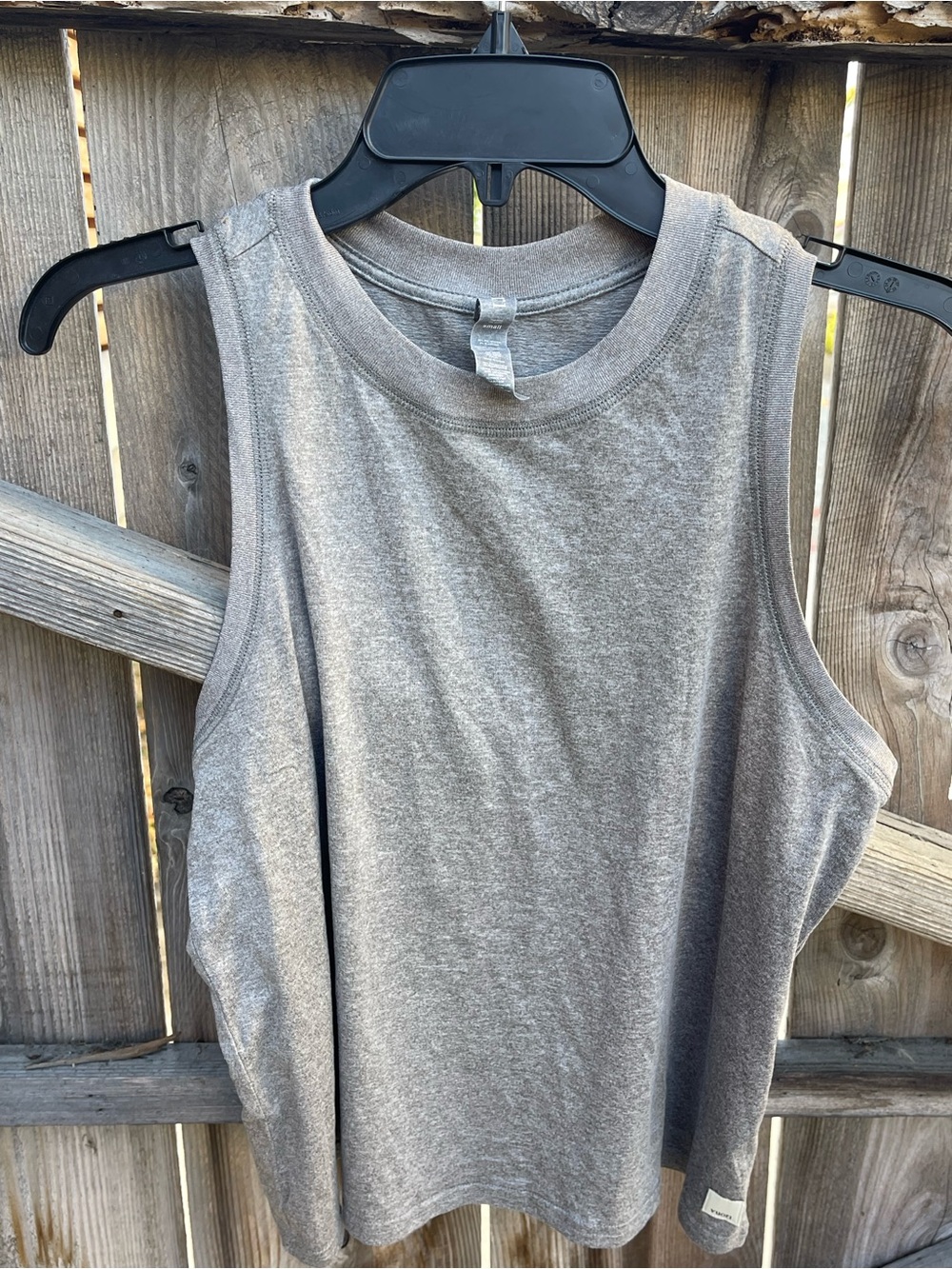 Vuori Rise the Shine Crop Tank Top Gray Women’s Size Small Athletic Activewear